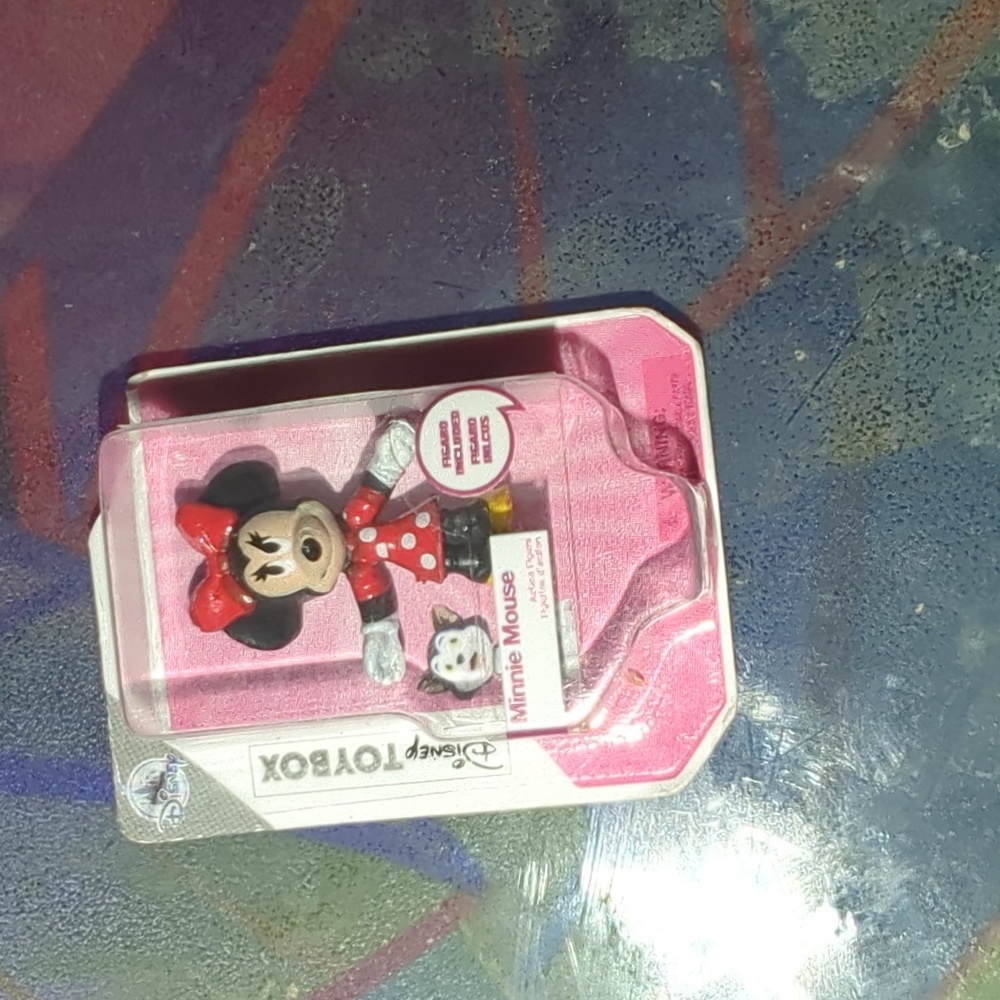 Mini Minnie mouse figure
